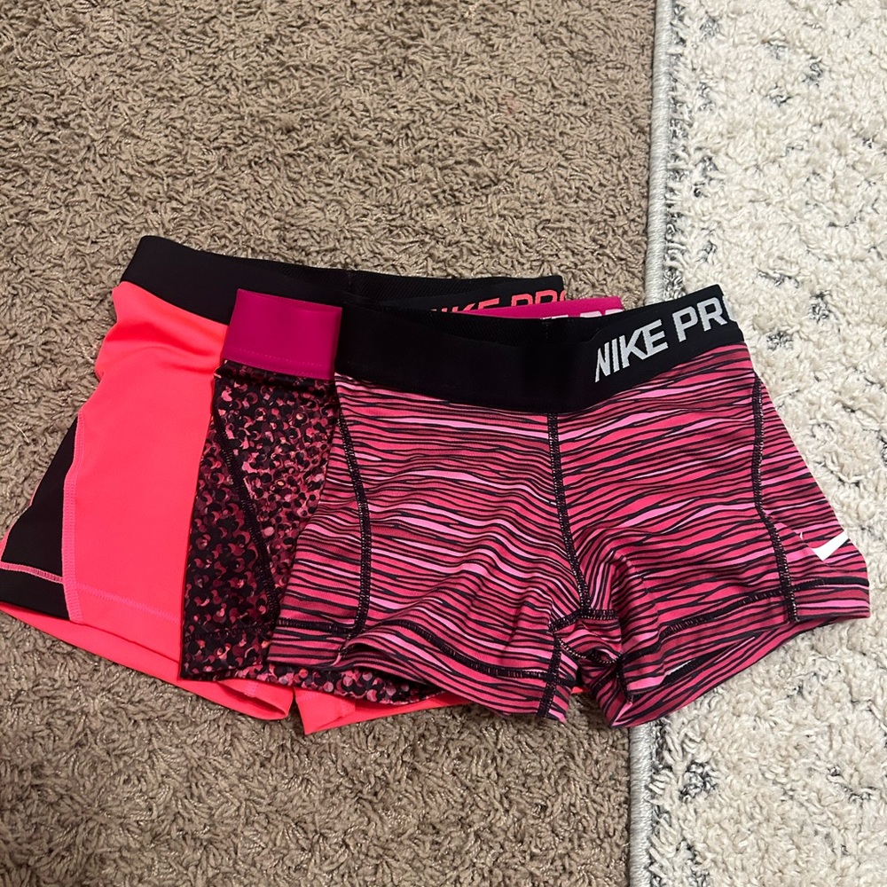 Pink Nike pros set, 3 Pairs